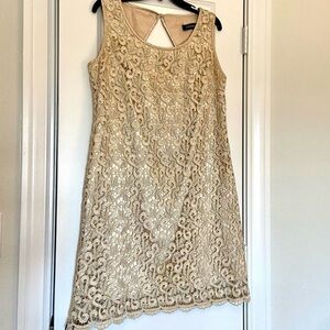 HP 🎉🤩 R&M Richards Lace overlay Gold Sleeveless Dress
